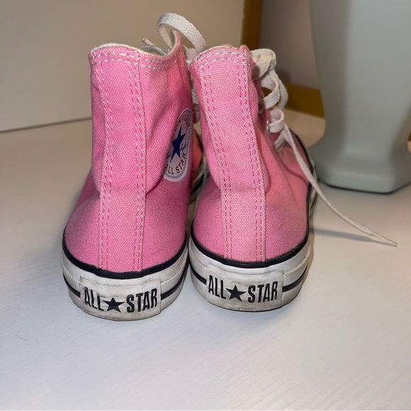 ⭐️ Pink Converse - Picture 2 of 5